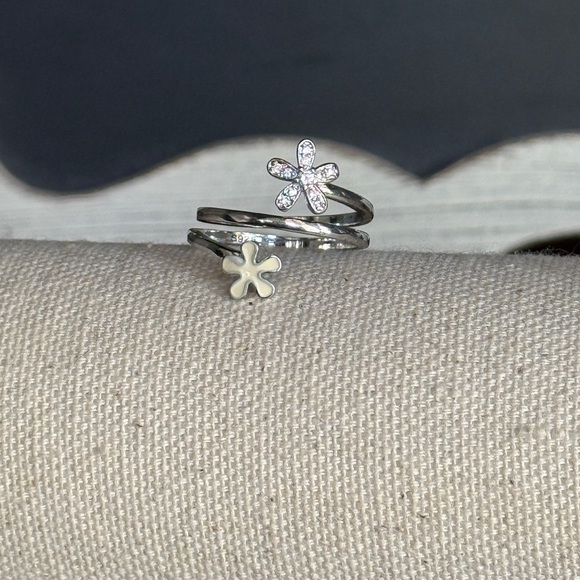 Flower Adjustable Ring - Picture 6 of 6